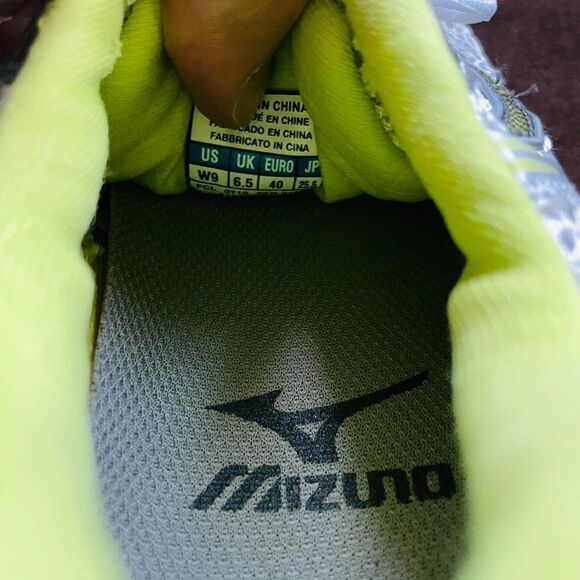 XLNT Mizuno Wave Inspire 6 Womens 9 US 40 EUR Silver Chartreuse Yellow - Picture 10 of 10